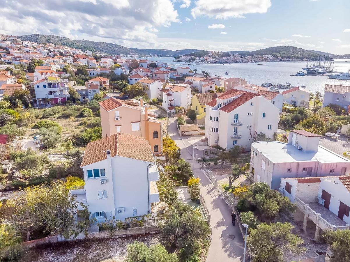 Apartments Karleusa Рогозница Экстерьер фото